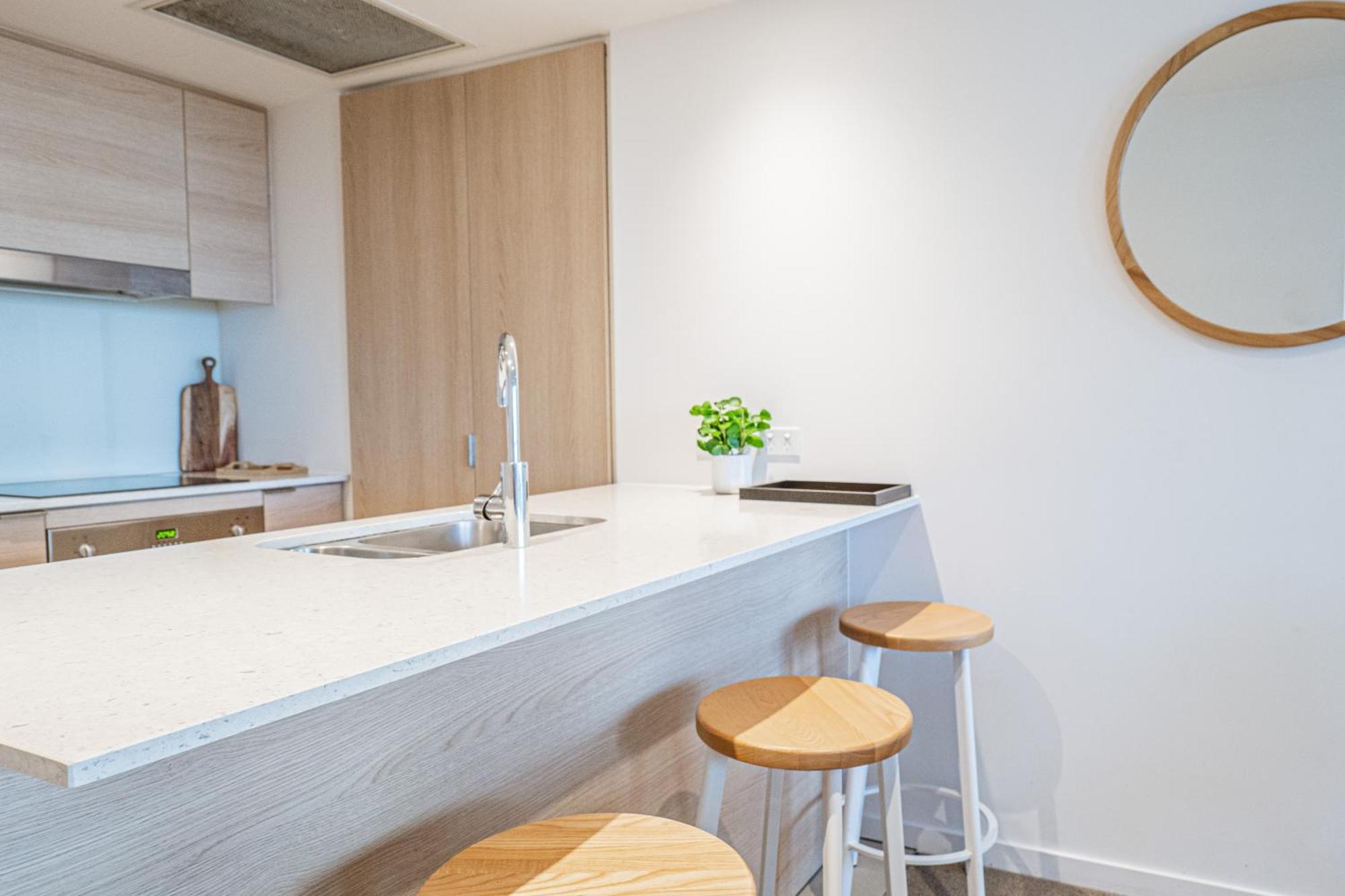 Apartment Special Deal! 2br In Heart Of Gold Coast