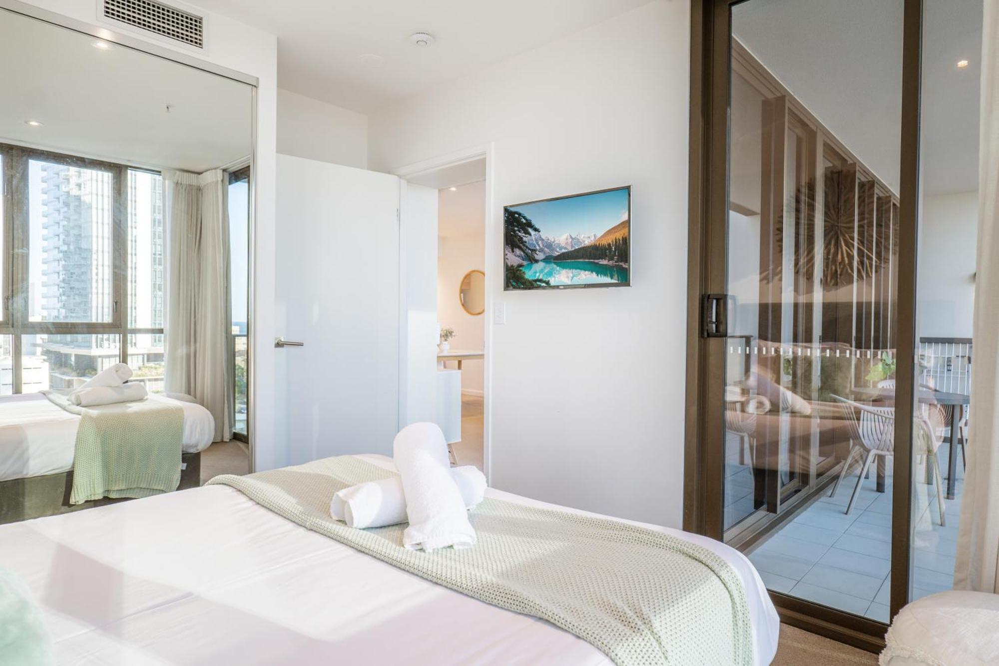 Apartment Special Deal! 2br In Heart Of Gold Coast